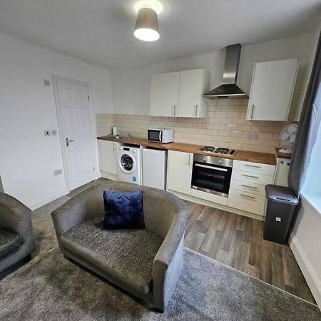 Fully Equipped Kitchen, Double Room Neath Exteriör bild