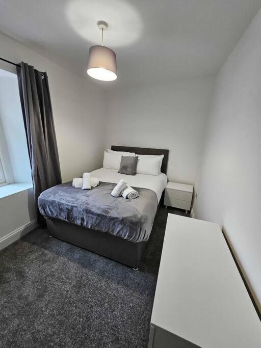 Fully Equipped Kitchen, Double Room Neath Exteriör bild