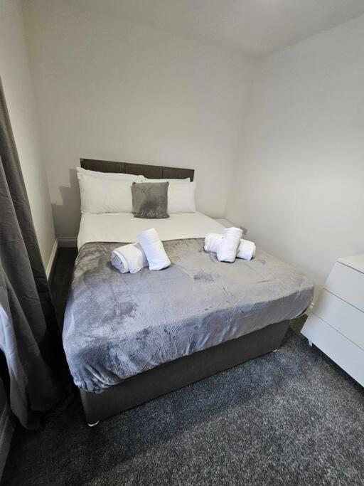 Fully Equipped Kitchen, Double Room Neath Exteriör bild