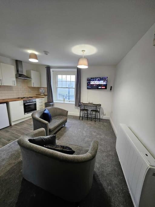 Fully Equipped Kitchen, Double Room Neath Exteriör bild